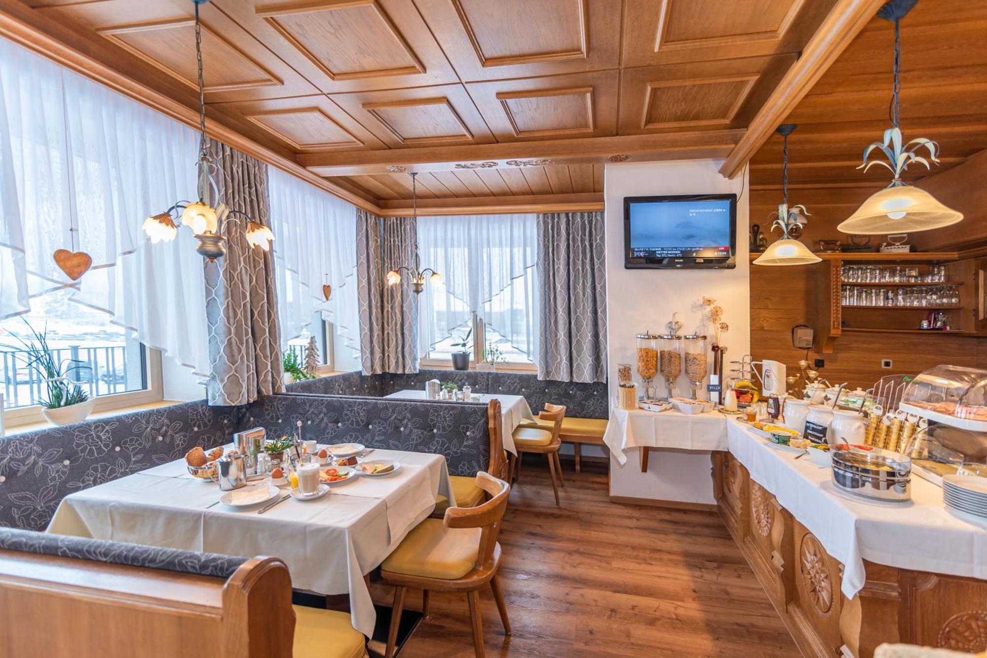 Garni Helvetia Hotel 3*