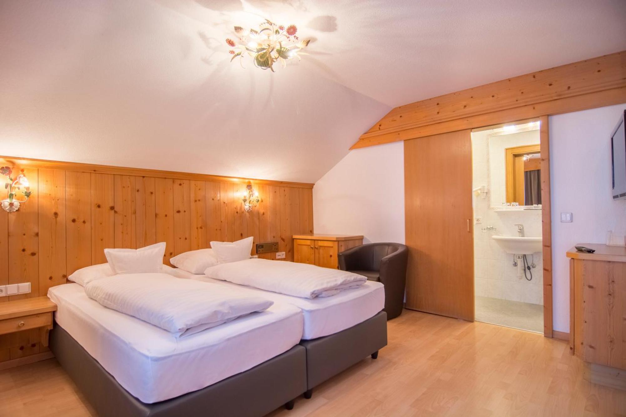 Hotel Garni Helvetia 3*